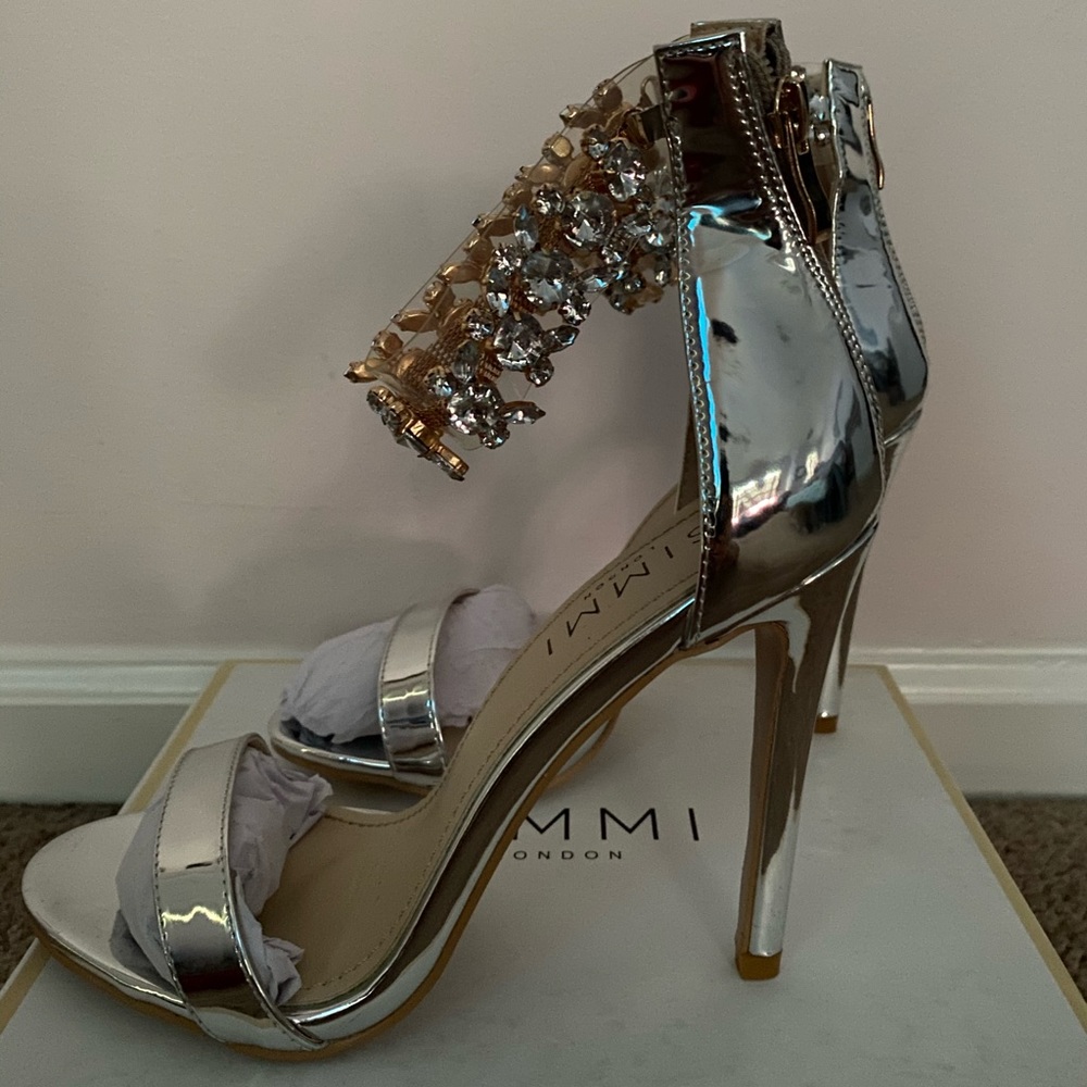 “Diamonds are a Girls’ Best Friend” sandals - Picture 3 of 5